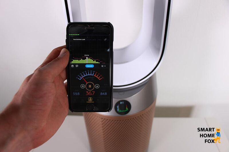 Die Lautstärke vom Dyson Purifier Cool Formaldehyd wird auf dem Handy gemessen.